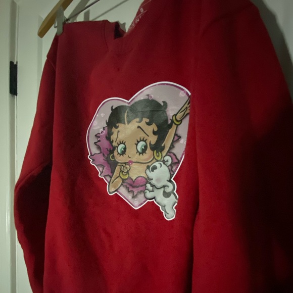 Red Betty Boop graphic pullover, size S but fits more like a M - Picture 2 of 2
